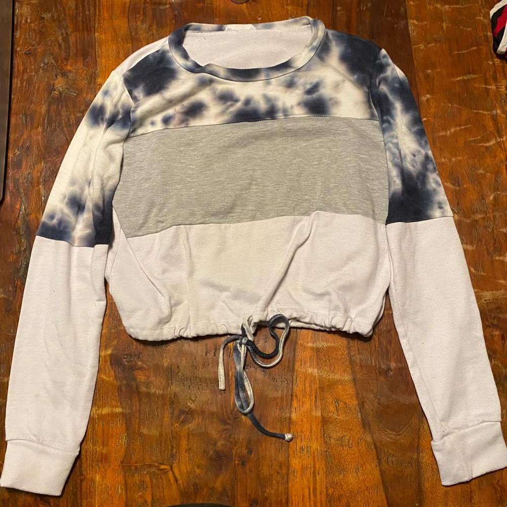 Cloudy blue white and gray crop top